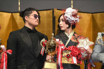 【プロレス大賞】ＯＺＡＷＡ〝問題行動〟の一部始終　ＭＶＰ上谷沙弥にガン飛ばし、乾杯待たずに退場…