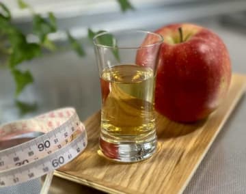 本当に痩せる？「リンゴ酢ダイエット」の効果と正しいやり方【医師監修】