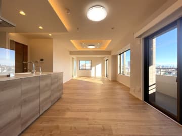 オーベル池袋立教通り 8階｜主要駅「池袋」駅徒歩9分の好立地。池袋の躍動と、立教通りの静謐を手に入れる住まい。南向きで陽当たり・眺望良好の角部屋2LDK