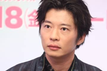 《社長・小栗旬は妻同伴で参加》田中圭　不倫疑惑から8カ月…事務所の忘年会で目撃した「珍しい姿」