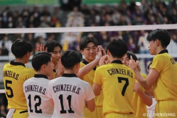 鎮西が土浦日大にストレートで勝利！ 東山が待つ準々決勝へ【春高バレー男子2026】