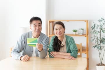 65歳・年金月14万円の夫婦、貯金2000万円あれば老後資金は足りる？