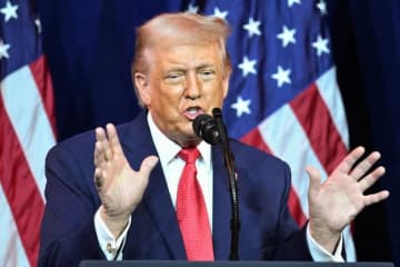 トランプ氏、目を見開き、うなり声…。トランスジェンダー選手をモノマネで揶揄→「正気じゃない」「恥ずかしい」と批判