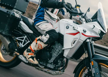 KOVE「800X TOURING」発売予定　フルパニア標準装備で即ツーリングへ