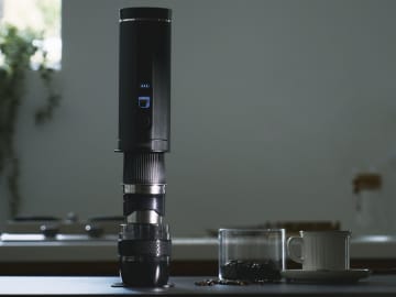 充電式の小さいコーヒーメーカー　豆から挽いてどこでも使える