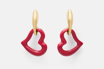 ケイト・スペード26年バレンタインジュエリー、“ぷっくり赤ハート”主役のピアス＆ネックレス