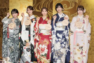 乃木坂46・菅原咲月、瀬戸口心月らが新成人 振り袖姿で新年の抱負を語る「“パカラッパカラッ世代”です」