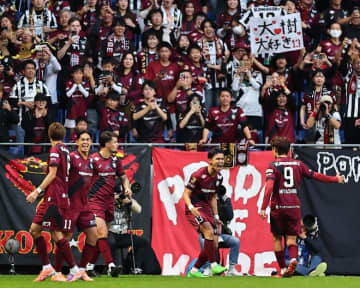 「びっくりした」「ミランみたい」神戸が新ユニを発表！ 伝統のストライプデザインに脚光「みんな求めてるのはコレ」