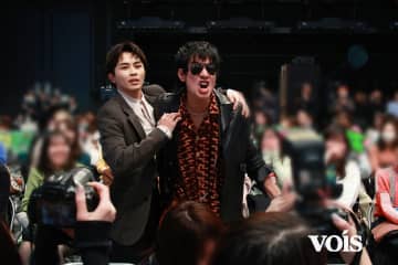 中島歩、ドラマ記者会見で壁から登場し大暴れ「お前らオールドメディアか！」