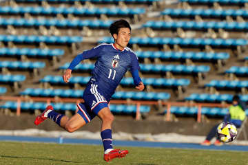 19歳日本人が「世界に見つかってしまう」　独特ドリブルの逸材…正確右足が「素晴らしい」