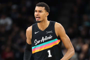 「もはや人間業じゃない！」224cmウェンバンヤマが見せた“衝撃映像”にバスケファン驚愕「足でダンクできそう」＜DUNKSHOOT＞