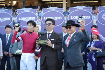 【JRA賞】フォーエバーヤングが年度代表馬に輝く…藤田晋氏「私の前世は国かなんか救ってるんだと思います」