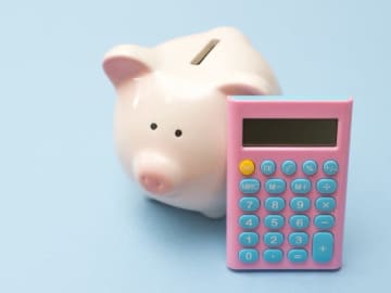 年金を80万円もらいながら、去年1年間、年収125万円ぐらいのアルバイト。確定申告は必要ですか？