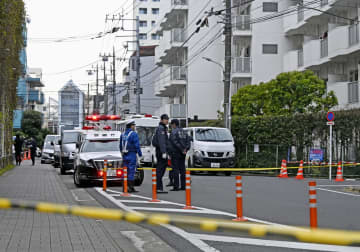 マンションに男性遺体、東京　複数の刺し傷、殺人容疑で捜査