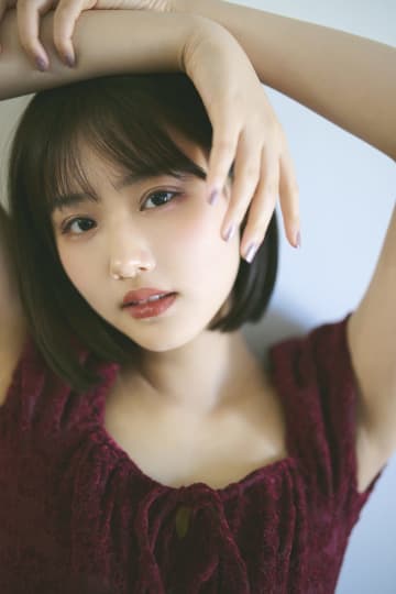 「ベッドでゴロゴロしたり、大好物を食べたり……。」　原菜乃華、A5サイズの卓上カレンダー発売