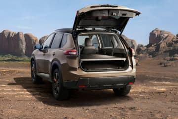 ニッサンの車中泊仕様シリーズに『エクストレイル』が新登場。大きなベッドで快適な休憩を実現