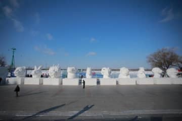 ハルビンの松花江氷雪カーニバルに「十二生肖獣首」の雪像が登場―中国