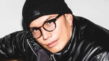 「ジムに浸かり続けた」市原隼人 メガネ姿で白い歯際立つにっこり笑顔！熱すぎる新年の抱負をつづり「どこまでもストイック」「男として尊敬」と反響