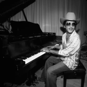 ブルーノ・マーズ、ニューアルバム『The Romantic』を2月27日リリース