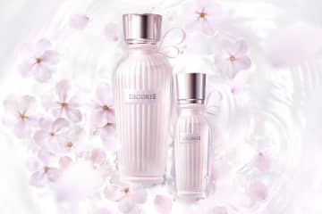 コスメデコルテ“着物”着想フレグランスに「桜の香り」淡いピンクの“帯リボン”を結んだ水性香水