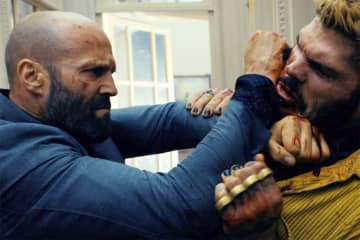 「ナメてた“養蜂家”が実は…」卑怯な詐欺集団をぶっ潰す！ 近年稀に見る最高のステイサム映画