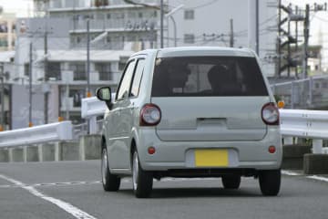 34歳女性 生活保護を受給しながら『車』を所有 “行政の処分通告” を無視した結果、受給を停止され “提訴” ネットで話題に「ルールを破っても改善にはつながらないと思うんですが…」「生活保護者の車両保持については反対かな。維持費が高いし、万一事故を起こしたら誰が保証するのって問題があるわけで…」
