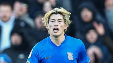 わずか1ゴールと苦戦の日本人FWに古巣復帰の可能性？監督は「最大限の努力をしてくれる」と評価