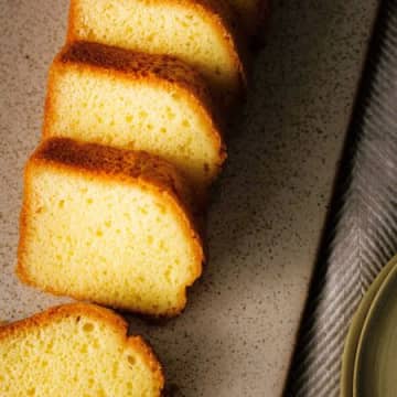 【小麦粉なし】シフォン型で焼く「米粉のパウンドケーキ」の作り方。シンプルで食べ飽きない美味しさです♪