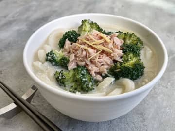 【発酵パワーで温まろう】ブロッコリーとツナのみそ酒かすうどん