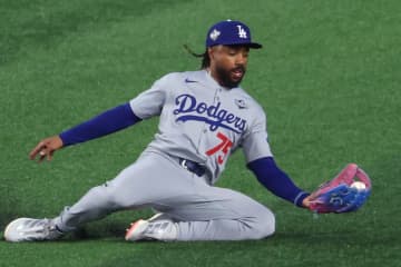 「迷う必要はない。またドジャースのユニホームを着させよう」非情通告の外野手をLAメディア熱望「野球IQ1000の持ち主」