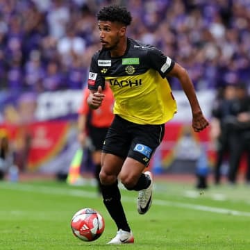 「残念ながら、次のステップへ進むために柏を後にします」30歳ブラジル人DFが完全移籍。新天地での挑戦に「感謝いたします」