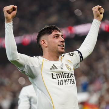 「もうロベカルだろ」「ゴール後の喜び方大好き」ダービーで“バルベルデ砲”が炸裂！鮮烈FK弾に反響「何度見てもえぐい」「凄すぎて笑っちまったよ」