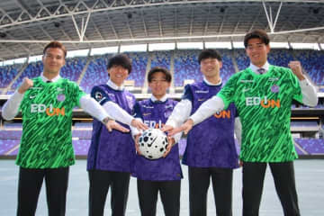 １年で復帰の松本。厳しい環境を求めた鈴木。強い覚悟を示した２人が今年の広島を突き動かす大きな力になるはずだ