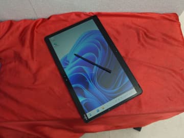 第8世代Core i3搭載の13.3型2in1「ARROWS Tab Q739/AE」が12,800円、キーボードドック付きの中古PCセール