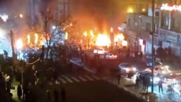 イラン首都で街頭デモ勃発、反政府活動が全国に拡大