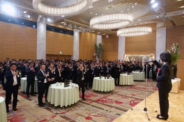 関西食品界始動 食のサプライチェーン守り抜こう 第58回大阪食品業界新春名刺交換会