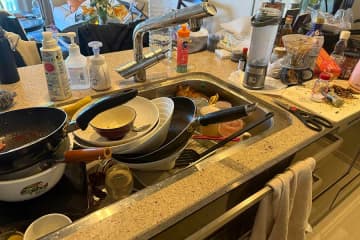 年末に大掃除したキッチンが…3日ぶりの帰宅で絶句　夫が残した“惨状”に共感殺到「これは泣きそう」