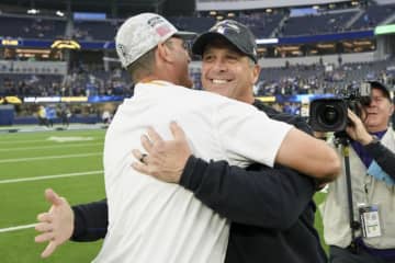 解雇された兄ジョンは次の仕事に「人類がいまだ知らない熱量をもって取り組む」だろうとチャージャーズHCジム・ハーボー