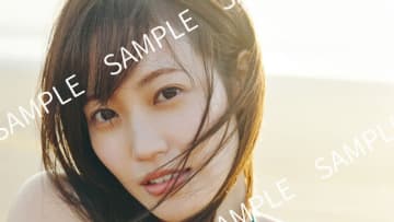 櫻坂46松田里奈　夕日に照らされた“エモ水着”最強の一枚解禁！1st写真集『まつりの時間』の未収録特典に注目