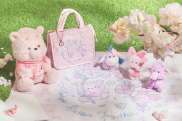 ディズニーストアから桜テーマのコレクション！　ぬいぐるみやレジャーシート、保冷バッグなど