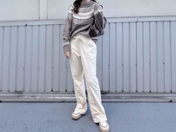 ガバッと着るだけでサマ見え！【しまむら】冬の“地味見え回避”に！「求心柄セーター」