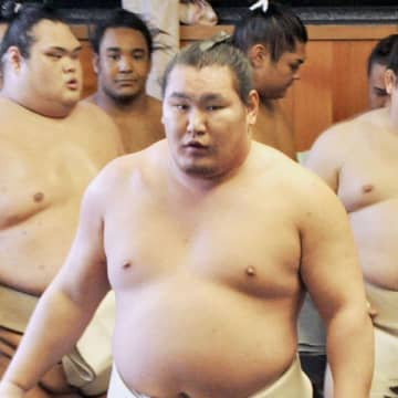 「左膝の半月板が割れ…」横綱・豊昇龍にまさかのアクシデントで稽古中止