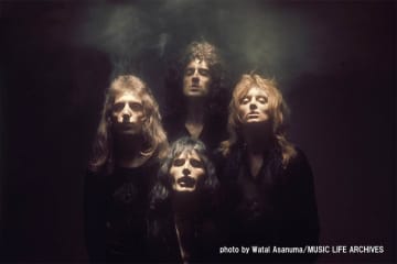 クイーンの歴史的名盤『オペラ座の夜』発売50周年を記念してBlu-rayオーディオのリリースが決定