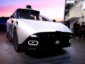 「個人で買える自動運転車」をCESで体験　現れるハンドルで「運転の楽しみ」も確保