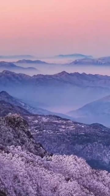 中国安徽省九華山に広がる幻想的な風景　