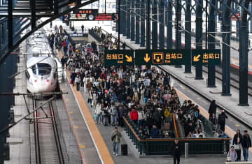 中国の鉄道旅客数、25年は45億人超す