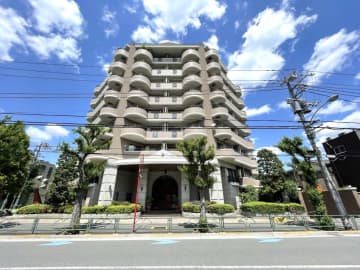 朝日マンション駒場 4階｜「駒場東大前」駅徒歩4分、駅近で住環境良好。2023年大規模修繕工事済、コンシェルジュサービスあり。陽当たり良好な南東向き3LDK