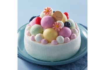 シャトレーゼ、花束を模した「フルーツボンボンデコレーション」などの「成人の日ケーキ」限定販売