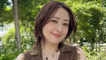 大沢あかね 新ヘアスタイルでガラッとイメチェン！「年々美しくなって･･･」ふわふわすべすべな“バブみメイク”で見つめる姿にファン歓喜「色気マシマシですね♡」