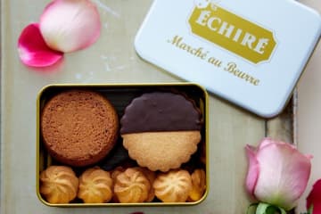 大阪「エシレ・マルシェ オ ブール」バレンタイン限定缶、発酵バター×チョコレートのサブレ